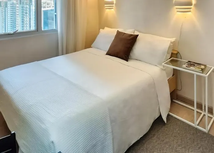 Charming Modern In Bgc Hotel cápsula