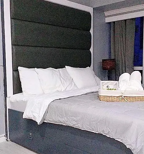 Charming Modern In Bgc Hotel cápsula Manila