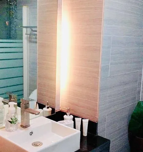 Charming Modern In Bgc Manila